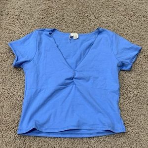 short sleeve v-neck shirt
